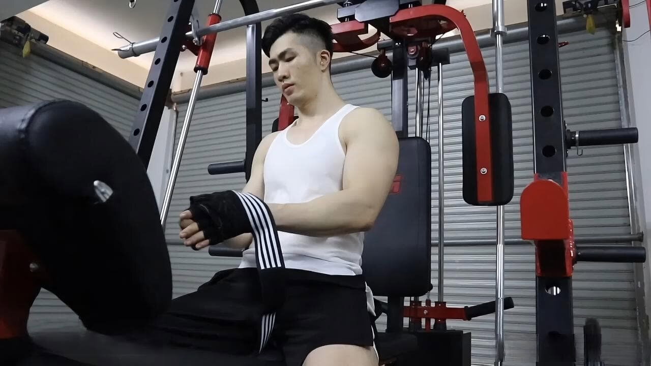 deric_DK – Jerking off in the gym