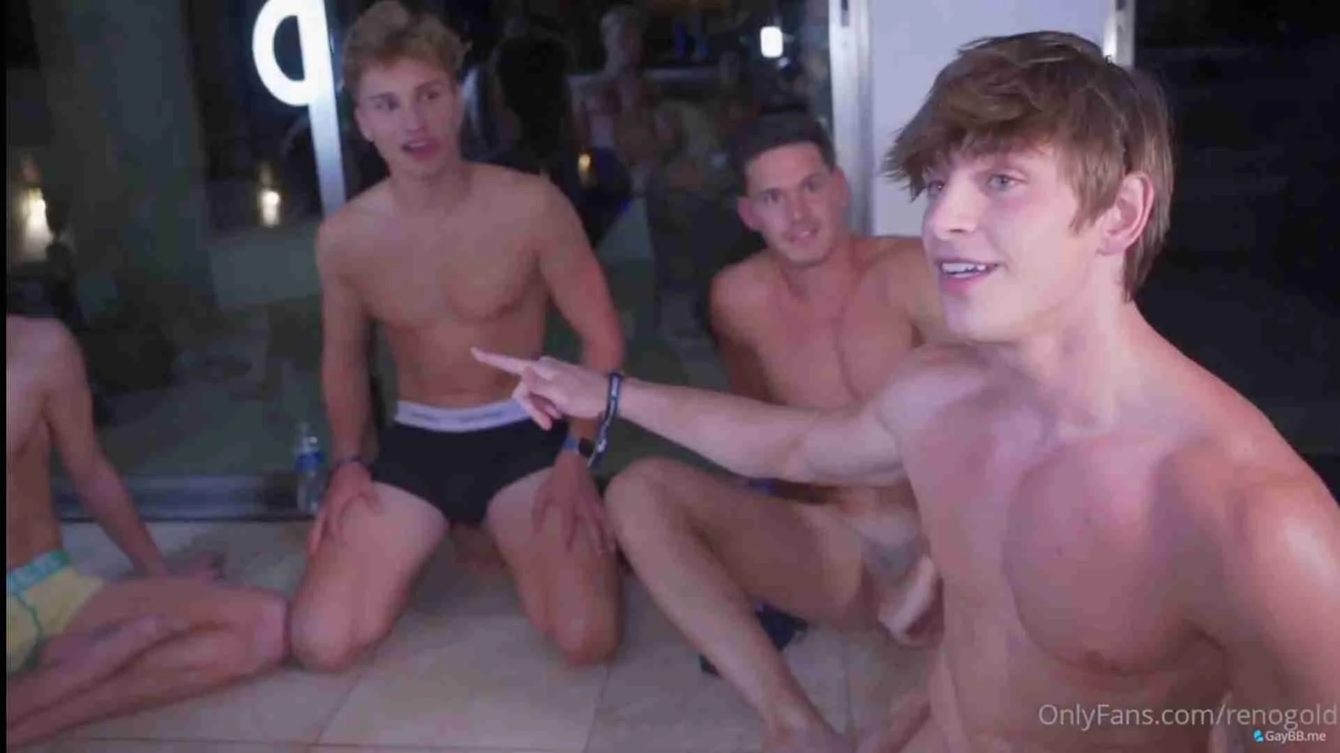 Kiss Or Strip – Reno Gold, Leo Stuke, Mario Adrion, Jeff Kasser, Mojib, Marc Rose, Valentin, Carlos Effort and Romeo